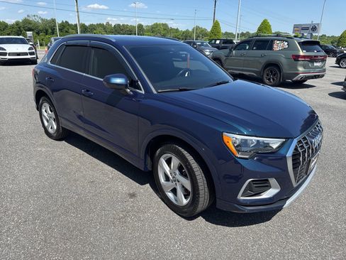 Used 2020 Audi Q3 2.0T Premium w/ Convenience Package AWD/4WD image 3