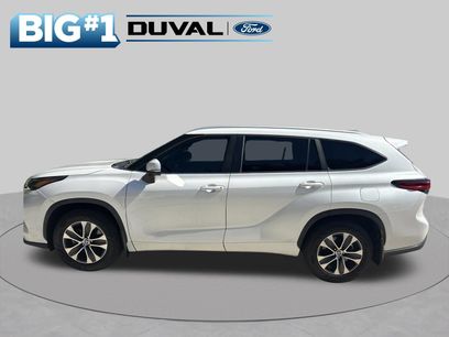 Used 2023 Toyota Highlander XLE