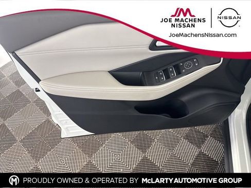Used 2024 Nissan Rogue SL w/ SL Premium Package image 18