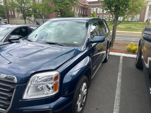 Used 2017 GMC Terrain SLE FWD image 3