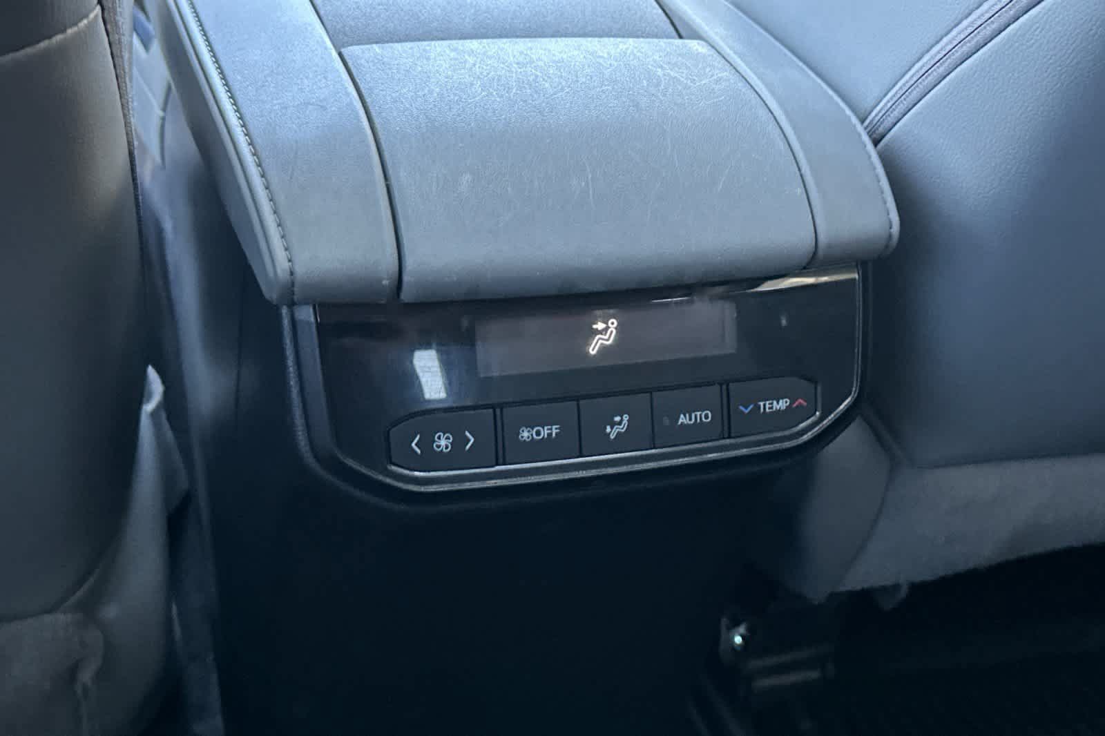 Used 2022 Toyota Highlander Limited AWD/4WD image 14