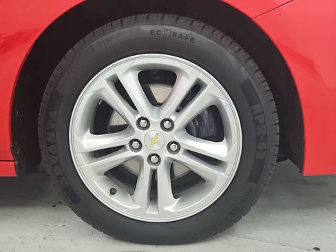 Used 2018 Chevrolet Cruze LT image 12