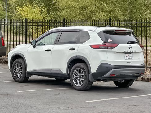 Used 2022 Nissan Rogue S image 6