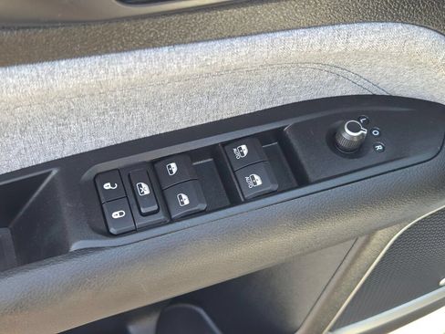 Used 2022 Jeep Compass Latitude w/ Sun and Sound Group AWD/4WD image 22