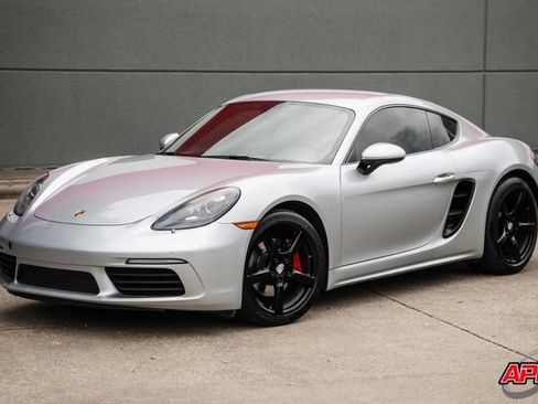 Used 2017 Porsche 718 Cayman RWD image 32