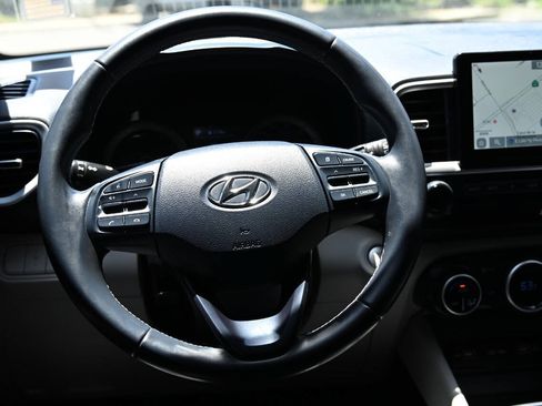 Used 2022 Hyundai Venue Limited FWD image 15