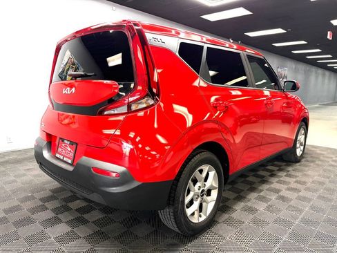 Used 2022 Kia Soul LX w/ Technology Package FWD image 14