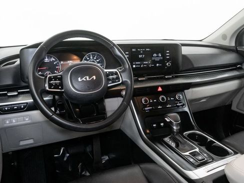 Used 2024 Kia Carnival LX FWD image 9