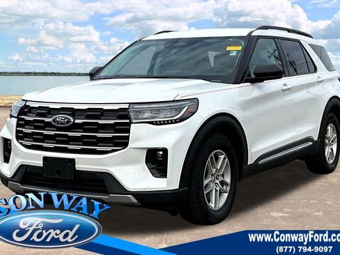 Used 2025 Ford Explorer Active w/ Active Comfort Package image 2