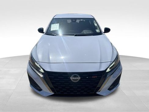 Used 2023 Nissan Altima 2.5 SR FWD image 2