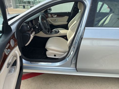 Used 2018 Mercedes-Benz E 300 image 3