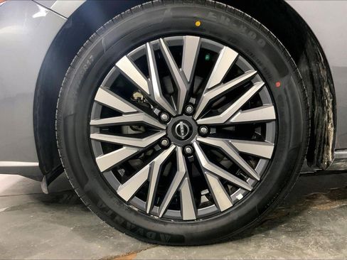 Used 2025 Nissan Altima 2.5 SV image 9