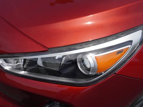 Used 2018 Hyundai Elantra GT FWD image 8