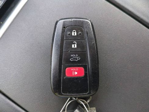 Used 2022 Toyota Highlander XLE FWD image 29