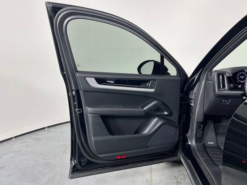 Certified 2024 Porsche Cayenne Coupe AWD/4WD image 14