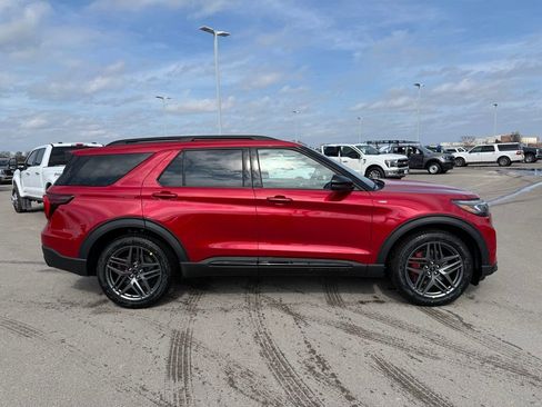 New 2026 Ford Explorer ST-Line w/ ST-Line Street Pack RWD image 32