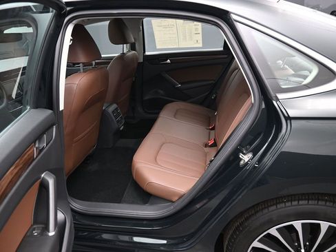 Used 2022 Volkswagen Passat 2.0T image 28