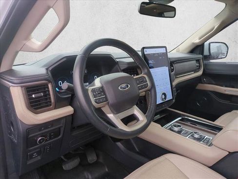 Used 2023 Ford Expedition Limited image 10