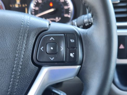 Used 2016 Toyota Highlander Limited image 32