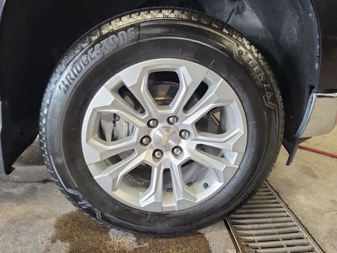 Used 2023 Chevrolet Silverado 1500 LTZ w/ LTZ Premium Package image 30