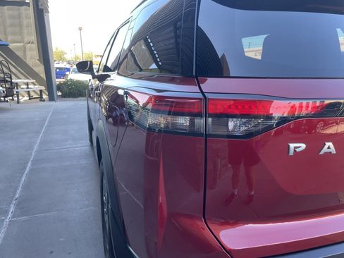 Used 2024 Nissan Pathfinder SV w/ Lighting Package (N92) image 11