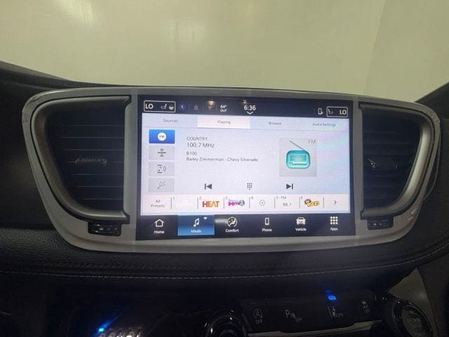 New 2027 Chrysler Pacifica Select AWD/4WD image 17