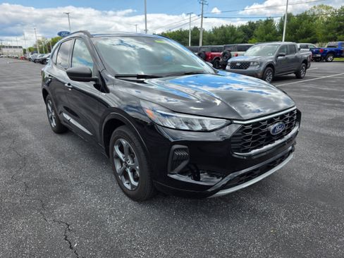 Certified 2023 Ford Escape ST-Line w/ Tech Pack #1 AWD/4WD image 5
