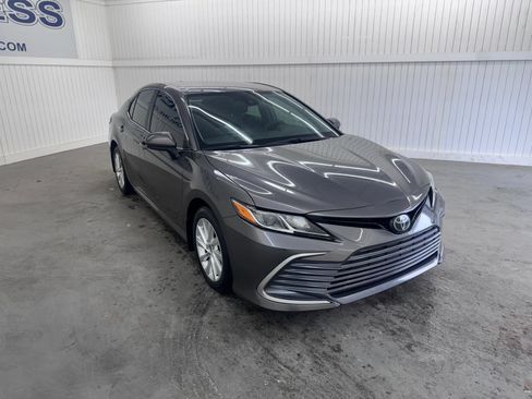 Used 2023 Toyota Camry LE FWD image 3
