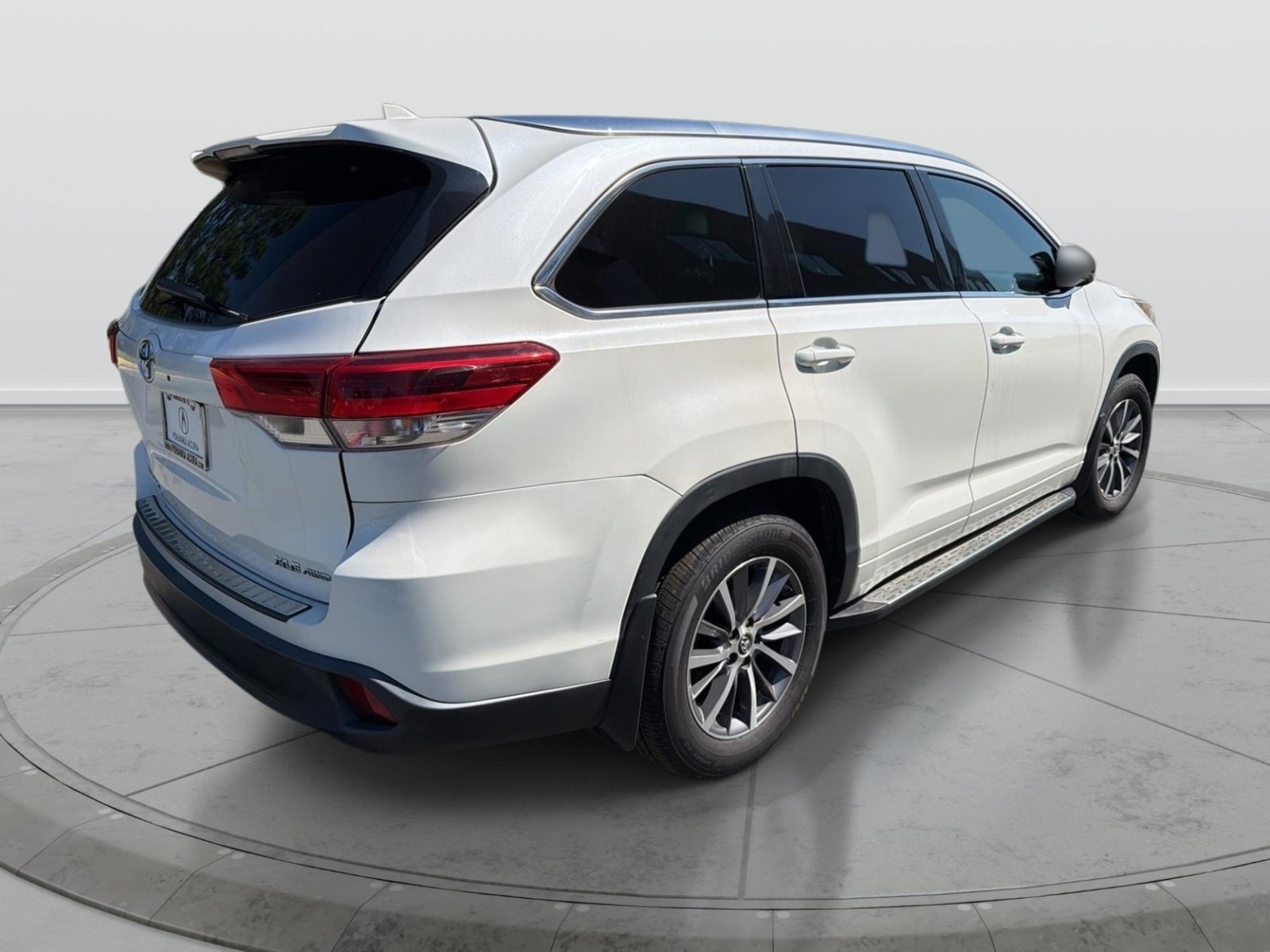 Used 2018 Toyota Highlander XLE AWD/4WD image 7