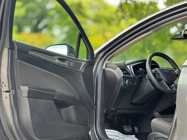 Used 2019 Ford Fusion SE AWD/4WD image 9