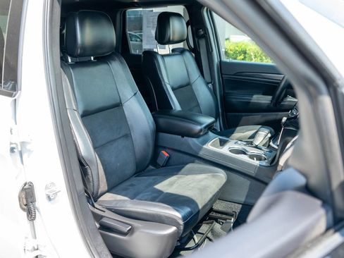 Used 2019 Jeep Grand Cherokee Altitude AWD/4WD image 9