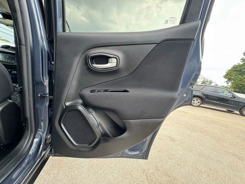Used 2019 Jeep Renegade Latitude w/ Safety & Security Group II AWD/4WD image 32