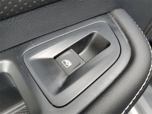 Certified 2025 Volkswagen Atlas Cross Sport SE w/ Panoramic Sunroof Package image 14