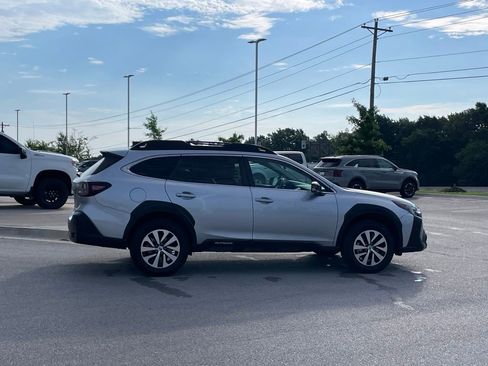 Used 2024 Subaru Outback Premium AWD/4WD image 8