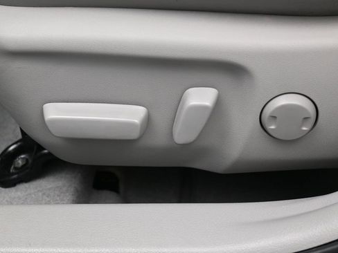 Used 2016 Toyota Camry XLE image 10