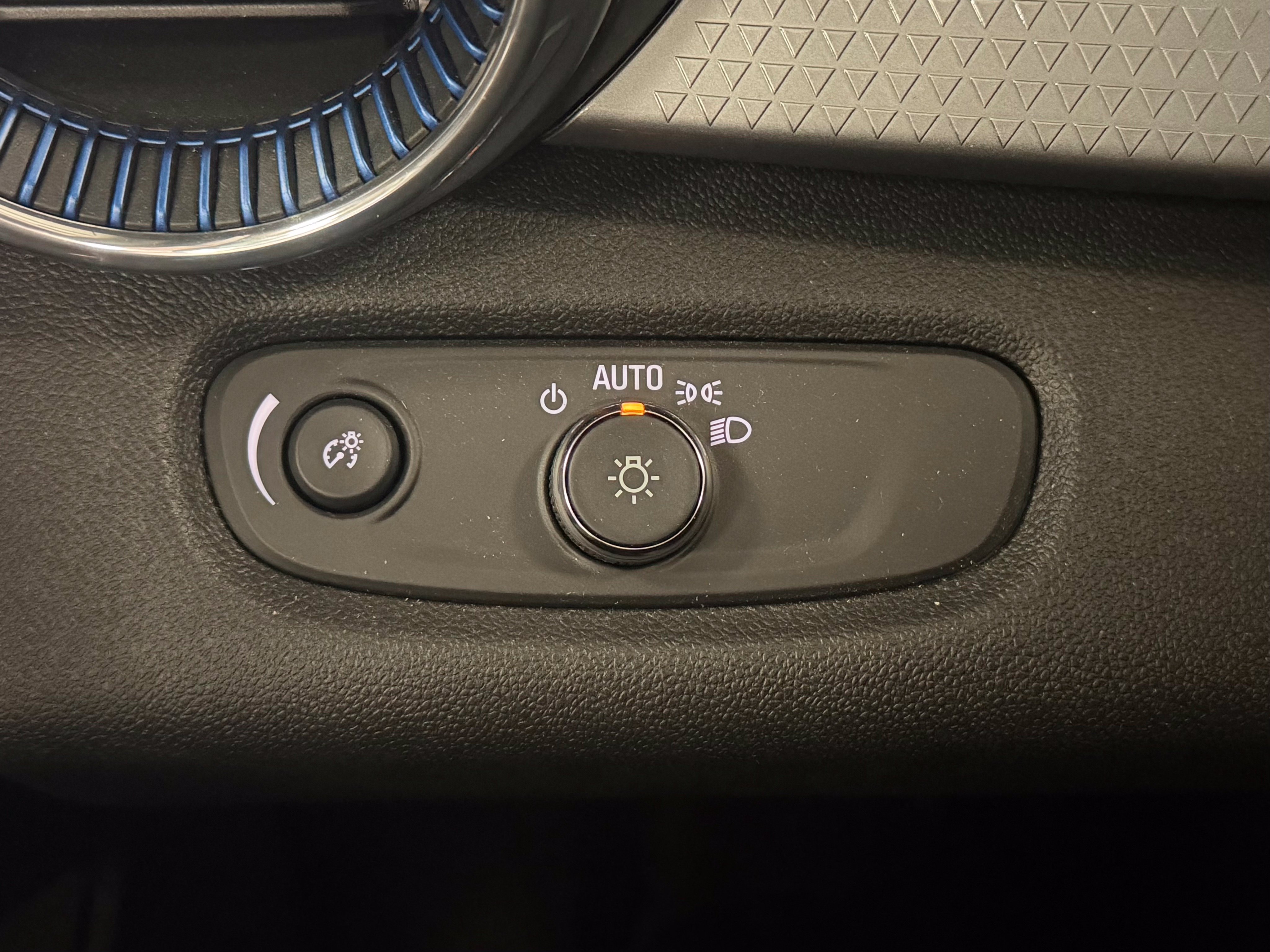 Used 2025 Chevrolet Trax LT w/ Driver Confidence Package FWD image 13