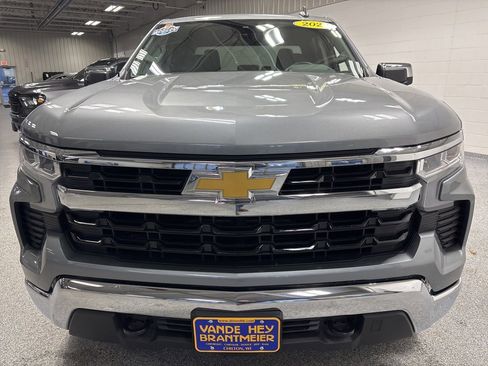 Used 2023 Chevrolet Silverado 1500 LT image 2