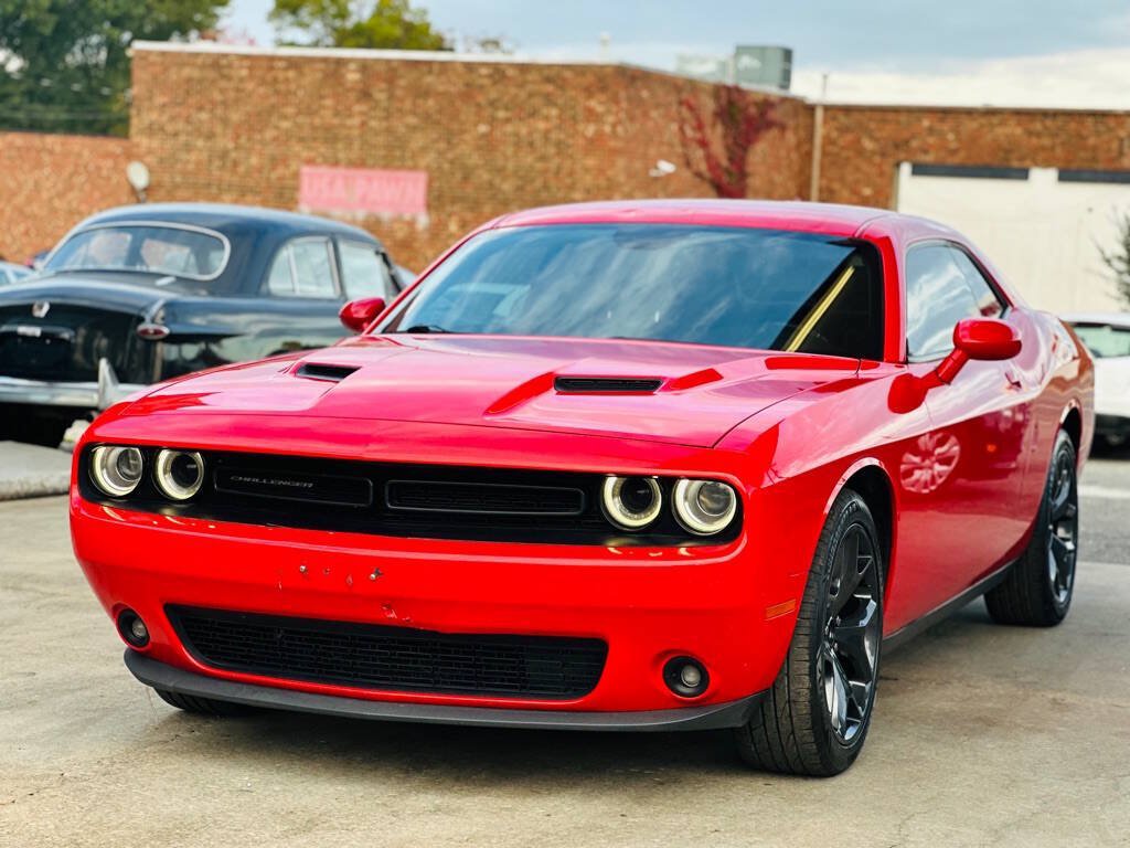 Used 2015 Dodge Challenger SXT Plus RWD image 3