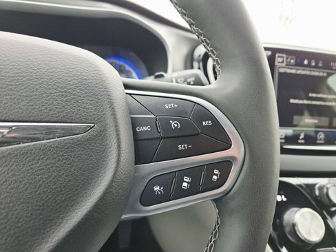 Used 2024 Chrysler Pacifica Touring-L image 22