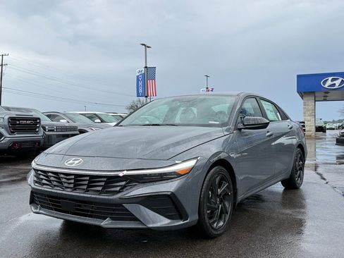 New 2026 Hyundai Elantra SEL Sport Premium FWD image 3