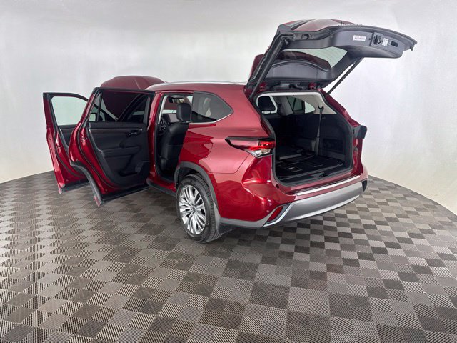 Used 2024 Toyota Highlander Platinum AWD/4WD image 17