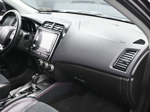 Used 2024 Mitsubishi Outlander Sport SE image 32