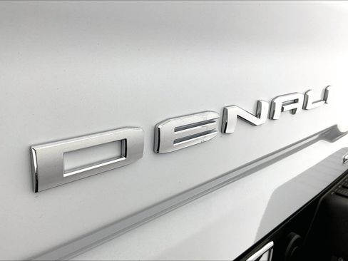 New 2026 GMC Sierra 2500 Denali w/ Denali Reserve Package image 17