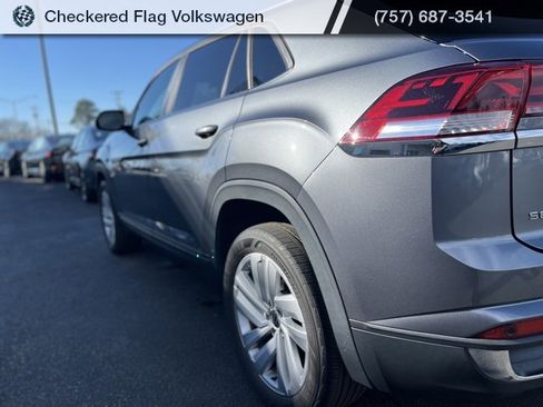 Used 2022 Volkswagen Atlas Cross Sport SE w/ Panoramic Sunroof Package image 4