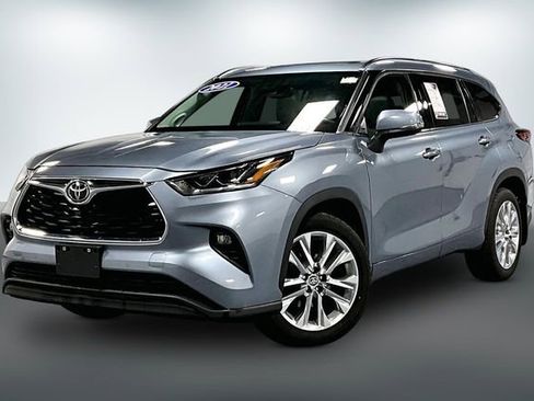 Used 2021 Toyota Highlander Limited AWD/4WD image 3