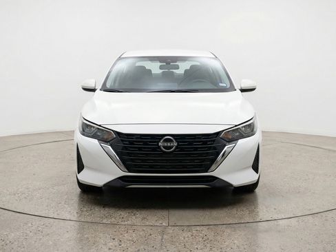 Used 2025 Nissan Sentra SV image 2