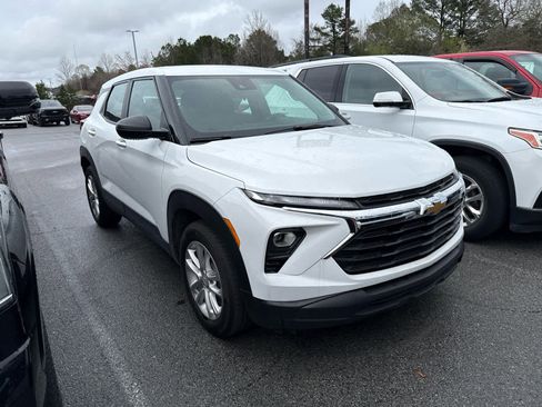 Used 2024 Chevrolet TrailBlazer LS w/ LS Confidence Package image 2