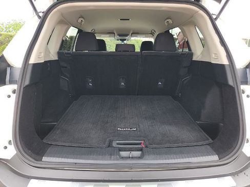 Certified 2021 Nissan Rogue SV FWD image 13