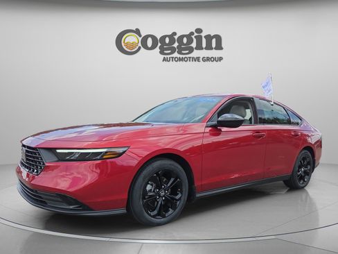 Certified 2025 Honda Accord SE image 1
