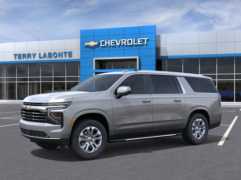 New 2026 Chevrolet Suburban LT AWD/4WD image 3